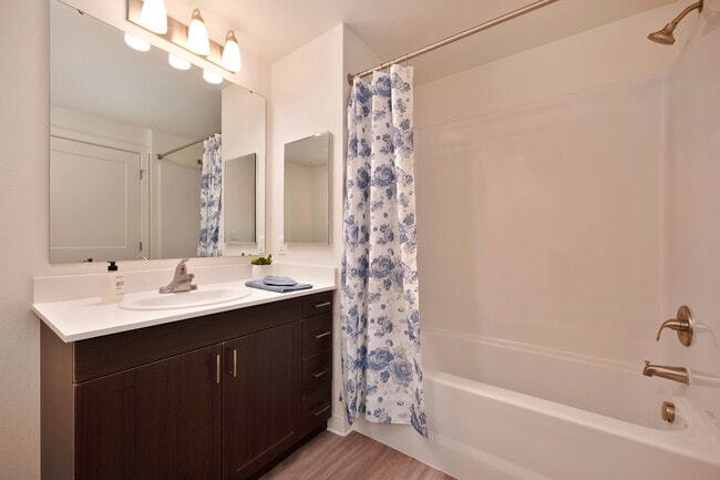 Building Photo - MacArthur Heights