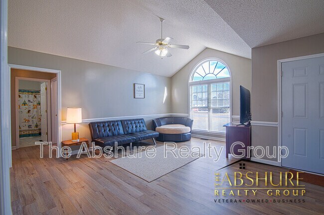 Foto del edificio - 7604 Lilly Pond Ln