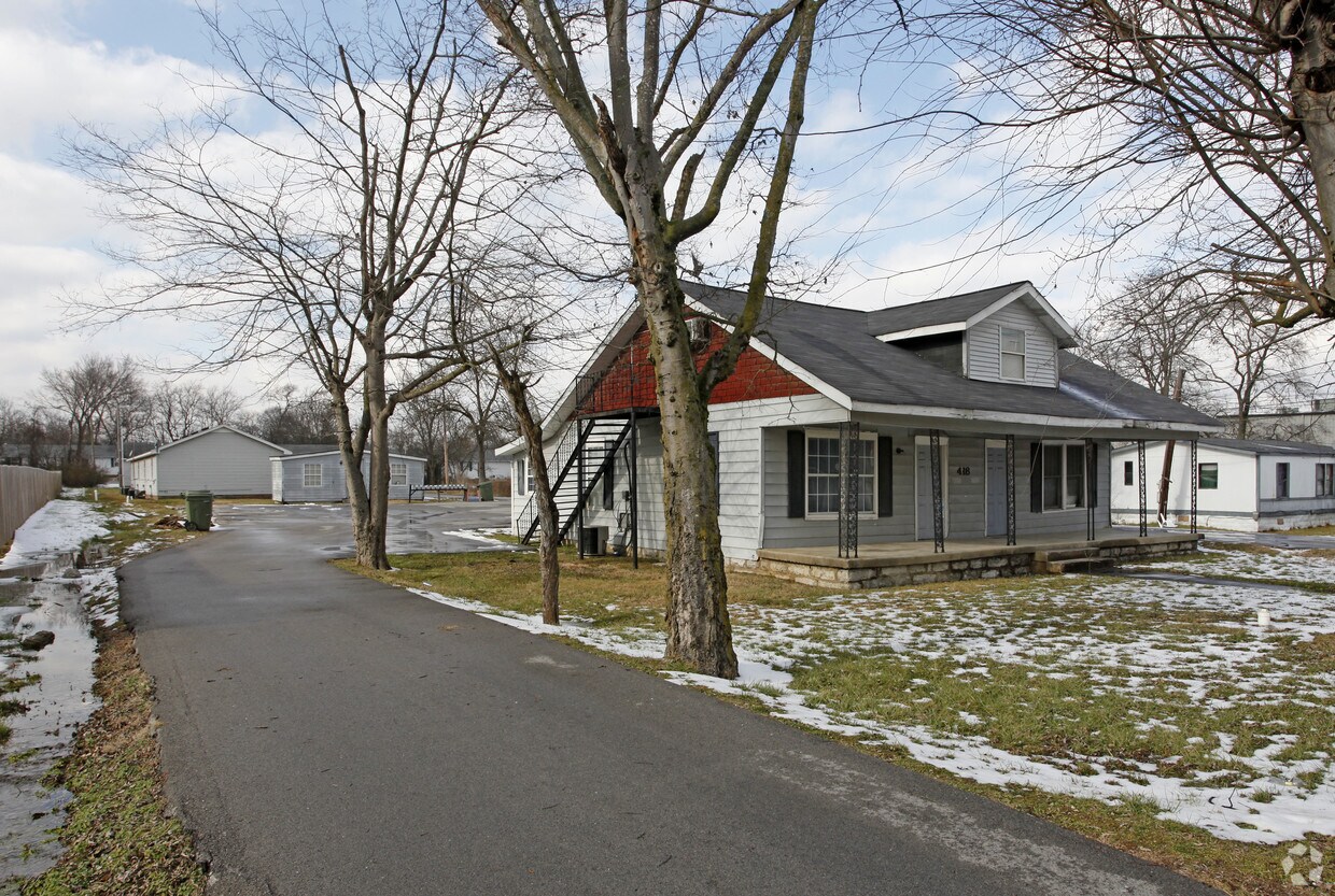 Building Photo - 418 S Maple St