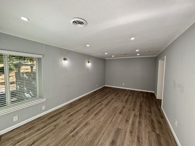 Building Photo - 1966 Ayers Rd