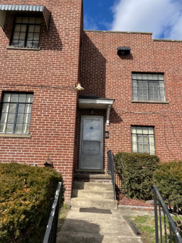 Building Photo - 1302 Charleston Ave