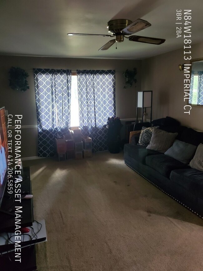 Building Photo - Charming 3bed/1.5bath Menomonee Falls Ranch