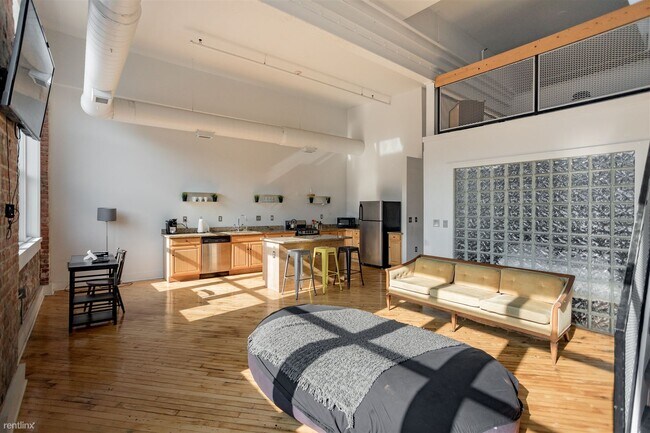 Building Photo - 1 br, 1 bath Condo - 2843 E Grand Blvd