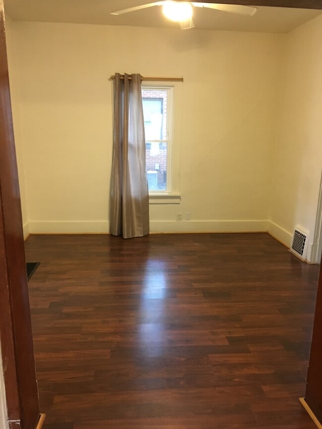 Foto del edificio - 420 W Calhoun St