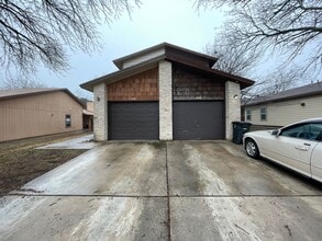 Building Photo - 1218 Royal Crest Dr