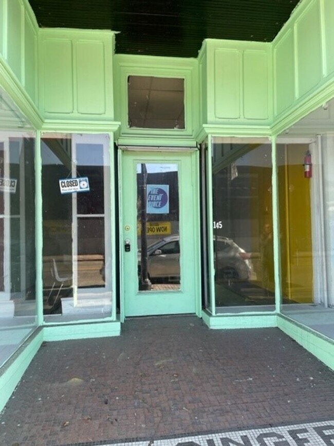 Foto del edificio - 1st Floor Commercial Front Street Steelton...