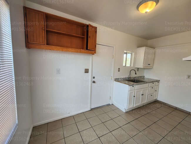 Building Photo - 1 bedroom/ 1 bathroom $950 Rent/ $950 Depo...