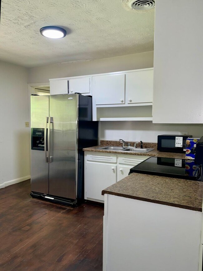 Foto del edificio - Fully Furnished Short Term Rental Home!