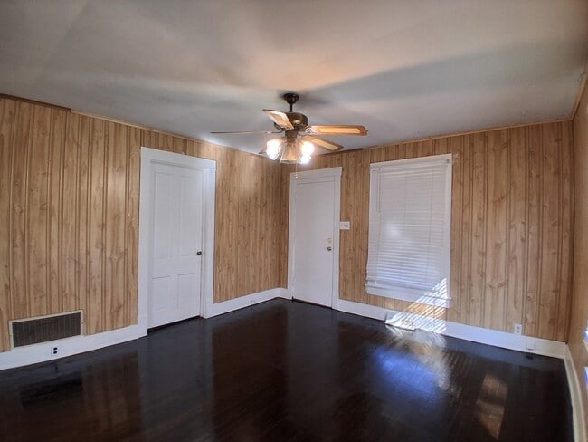 Foto del edificio - 206 W 7th St