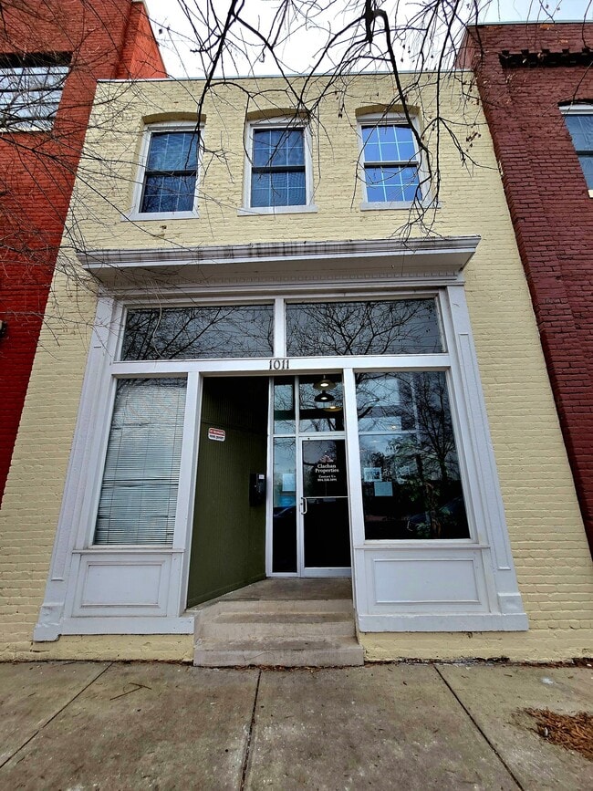 Photo - 1011 W Marshall St Apartment