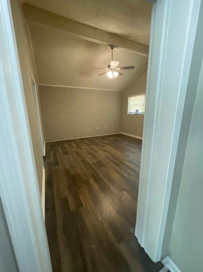 Foto del edificio - 9154 Haleville St