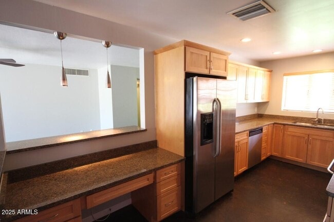 Foto del edificio - 3034 E Cheery Lynn Rd