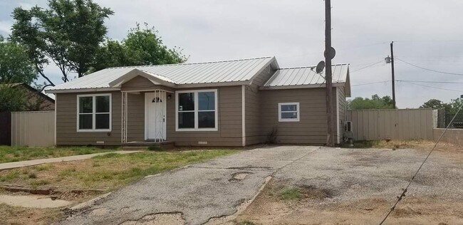 Building Photo - 2141 Austin St