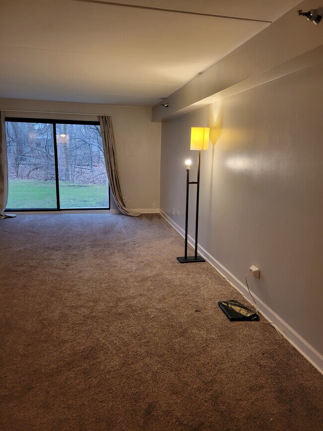 Foto del edificio - 6040 Lake Bluff Dr