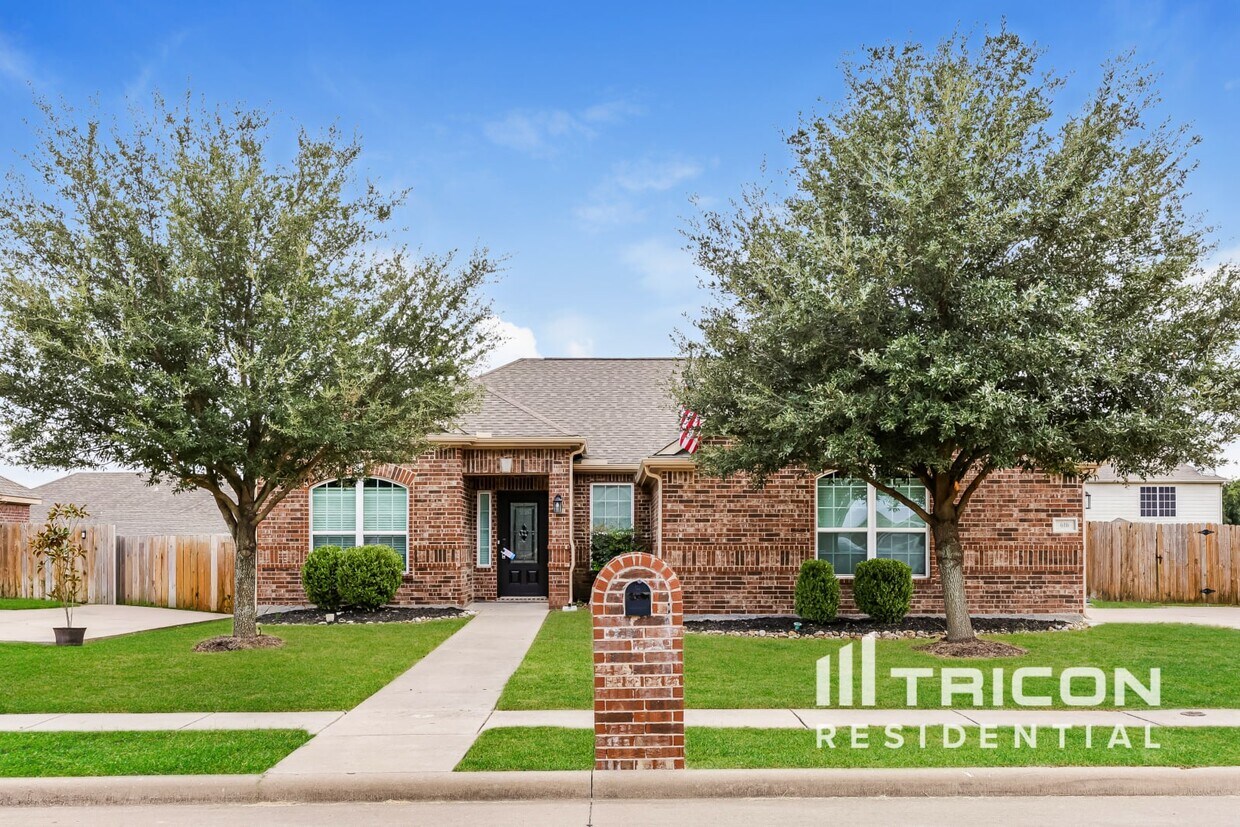 Foto principal - 616 Meadow Springs Dr