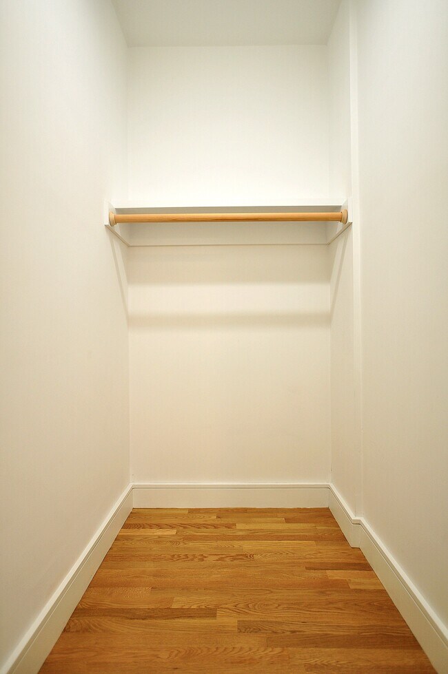 Building Photo - 896 Beacon St