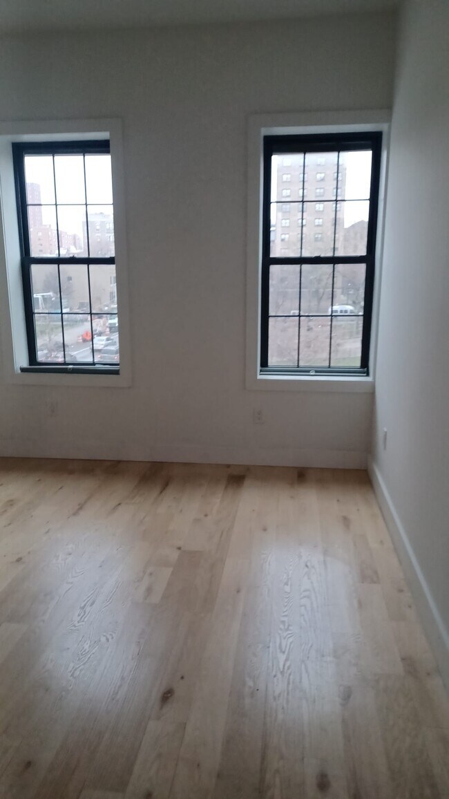 Foto del edificio - 962 Dekalb Ave