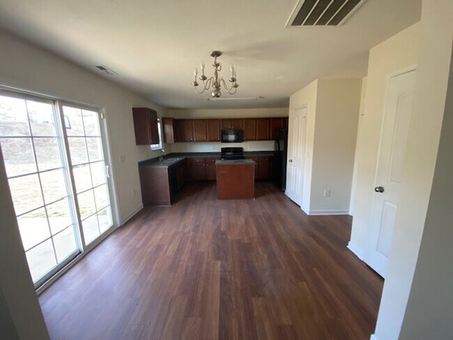 Foto del edificio - 515 Hemisphere Drive ~ Lakeside @ Snowhill