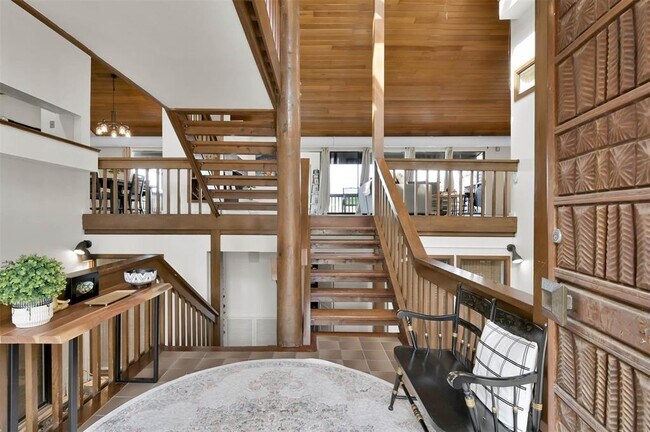 Building Photo - 16 Lakeview Manor