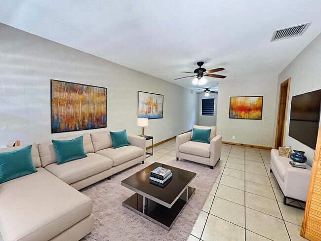 Foto del edificio - 8341 Sunset Dr