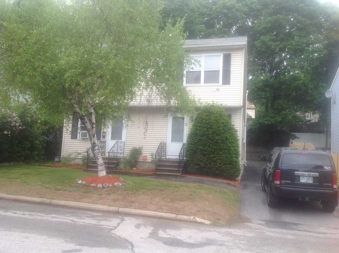 Primary Photo - 526 Central St