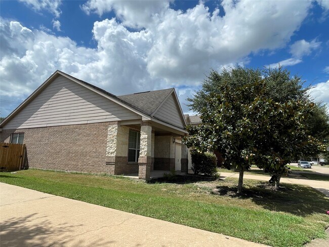 Building Photo - 5811 Ranch Riata Ct