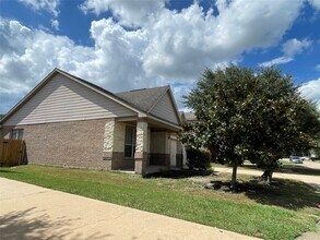 Building Photo - 5811 Ranch Riata Ct