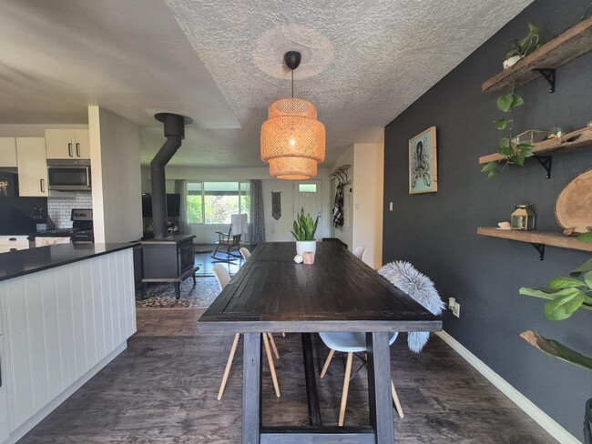 Building Photo - 6797 Quartz Dr