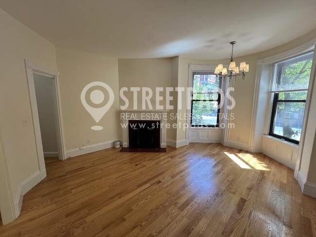 Building Photo - bedroom in Boston MA 02115