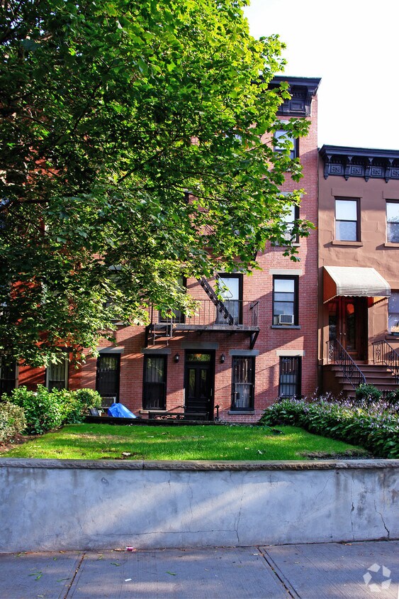 Foto del edificio - 11 4th Pl