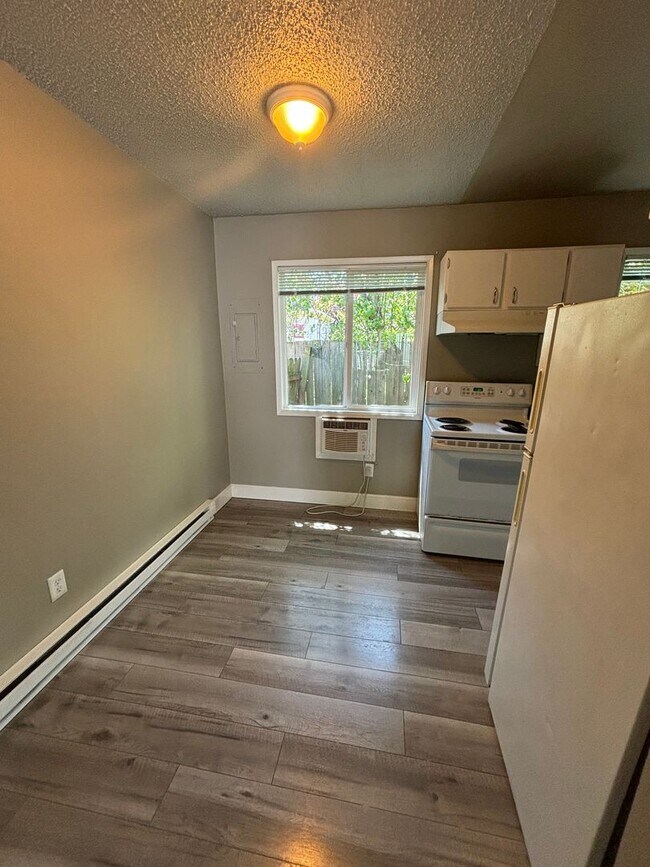 Foto del edificio - 4033-4035-4035 NE Mallory Ave