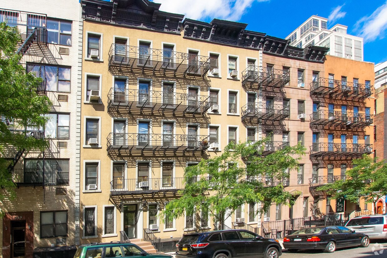 Foto del edificio - 341 E 65th St
