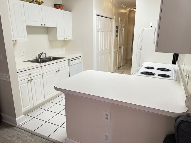Building Photo - Second-Floor Furnished Condo with One Bedroom at Magnolia North! Available Now!