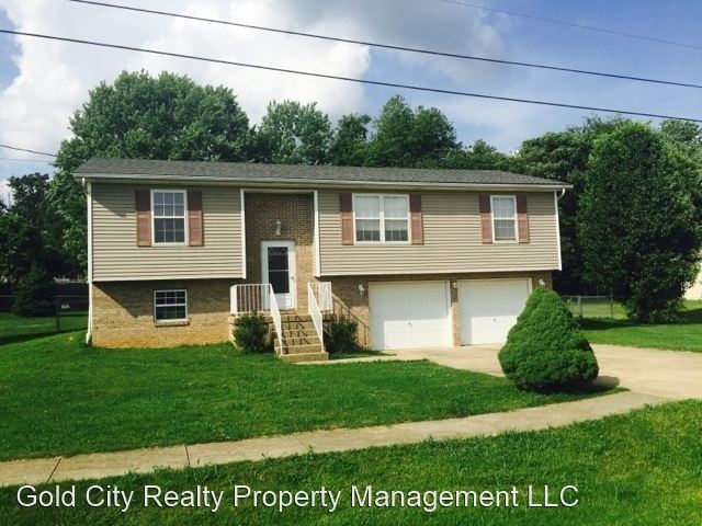 Primary Photo - 3 br, 2.5 bath House - 206 Airport Road