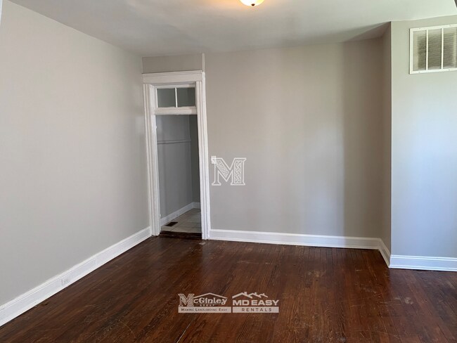 Building Photo - 2518 N Ellamont St