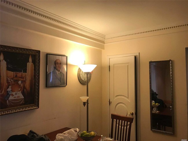 Foto del edificio - 105-38 64th Rd