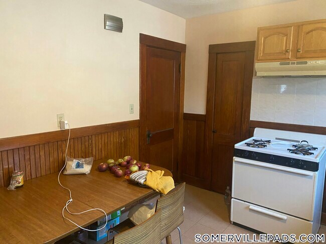 Foto del edificio - 50 Upland Rd