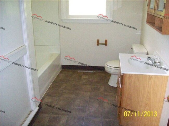 Foto del edificio - STATUS: AVAILABLE  | R93B | $1700