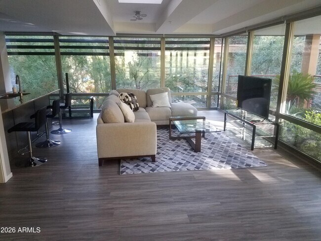 Foto del edificio - 7137 E Rancho Vista Dr