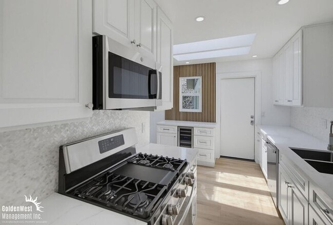 Building Photo - Stylishly Updated 3Bdm 2Ba Home in San Diego!