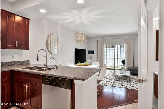 Building Photo - 11331 Estancia Villa Dr
