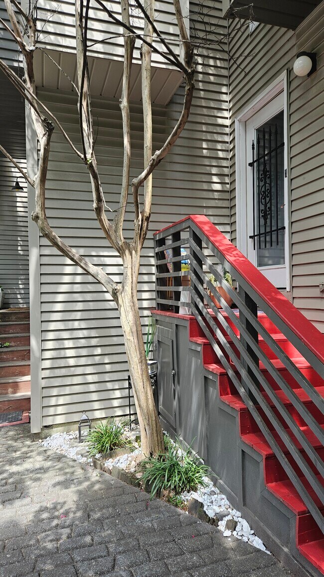 Foto del edificio - 415 W 7th St