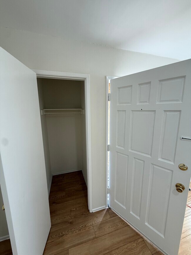 Sala de estar 3 (armario) - 1350 Torrance Blvd