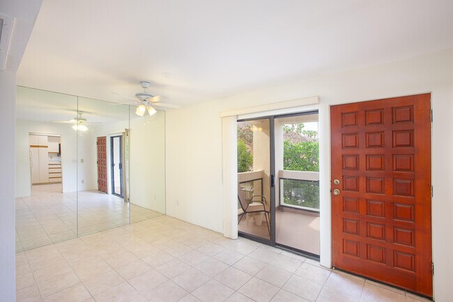 Foto del edificio - 255 E Avenida Granada