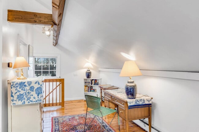 Building Photo - 252r High St