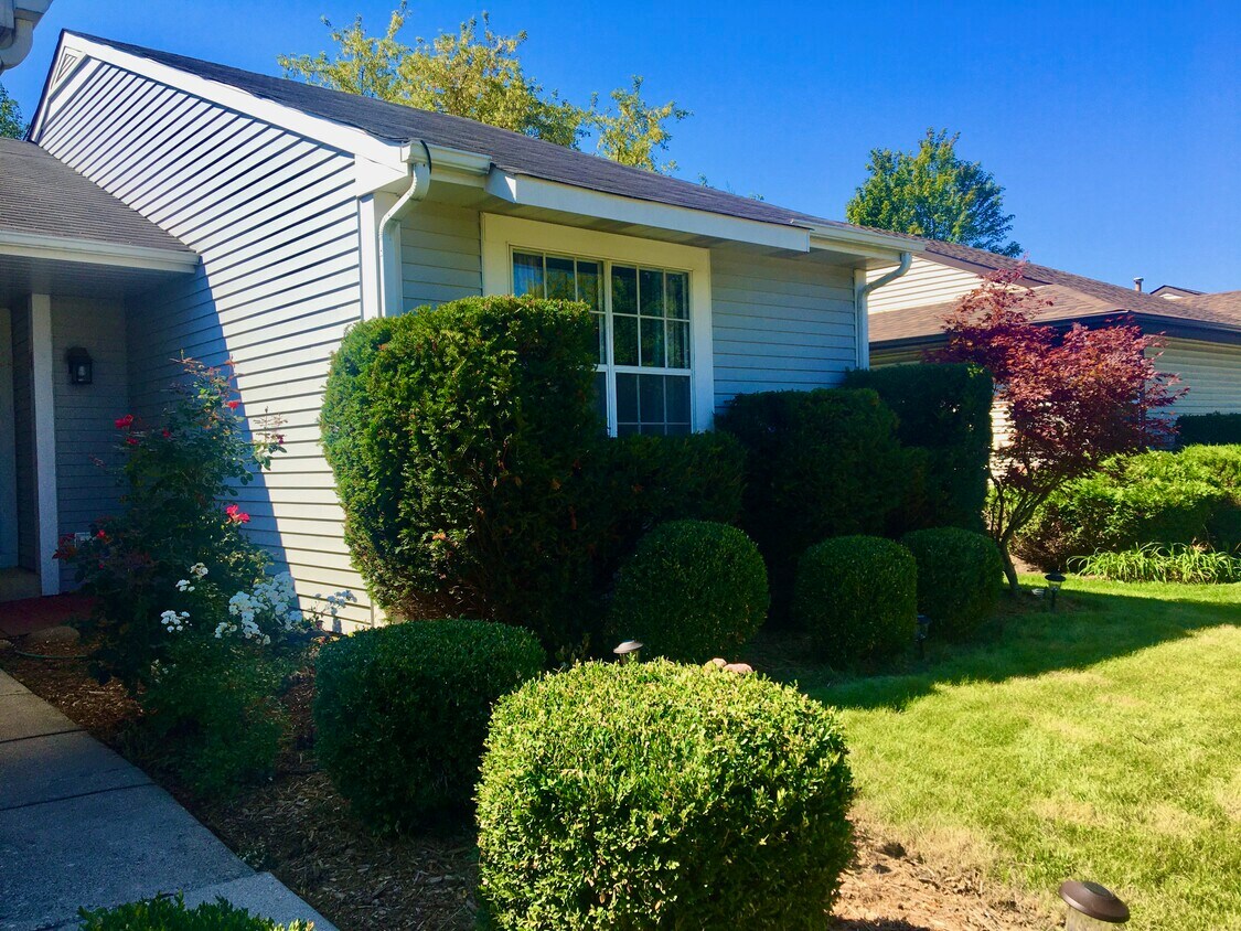 Primary Photo - 551 Lyon Dr
