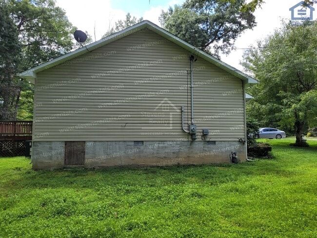 Building Photo - 2020 Menasha Dr