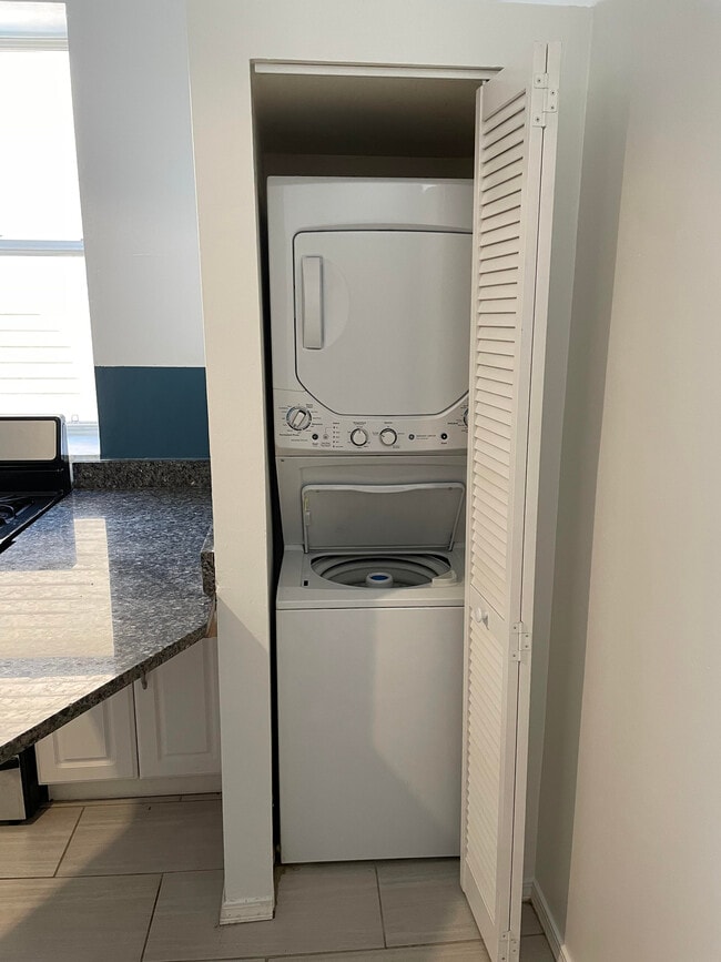 In Unit W/D - 1452 N Talman Ave