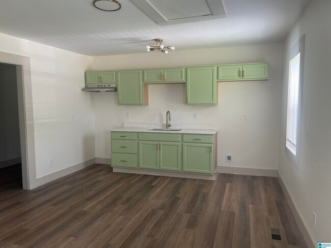Foto del edificio - 3733 Maple Ave SW