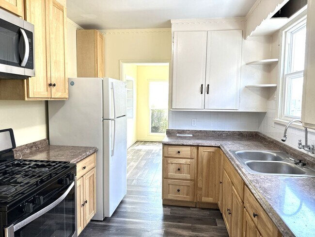 Photo - 2 BED/1 BATH/Home For RENT! Cozy, and Char...